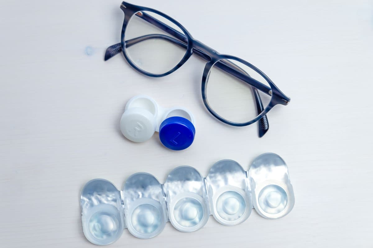 Adaptación de lentes de contacto en óptica en Ourense